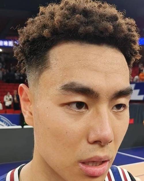 包含中东球队连胜持续之余，士气高昂的词条
