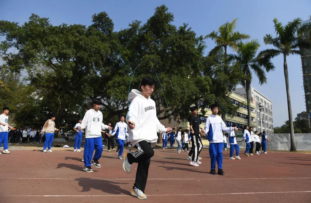 体育项目齐头并进小国取得好成绩