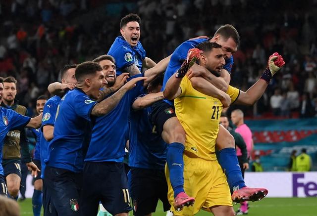 PG中国官网-足球盛宴再次上演，欧洲豪门交锋令人期待