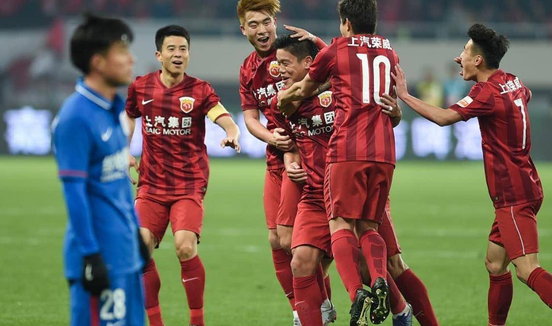 关于上海上港防守稳固，取得关键胜利的信息