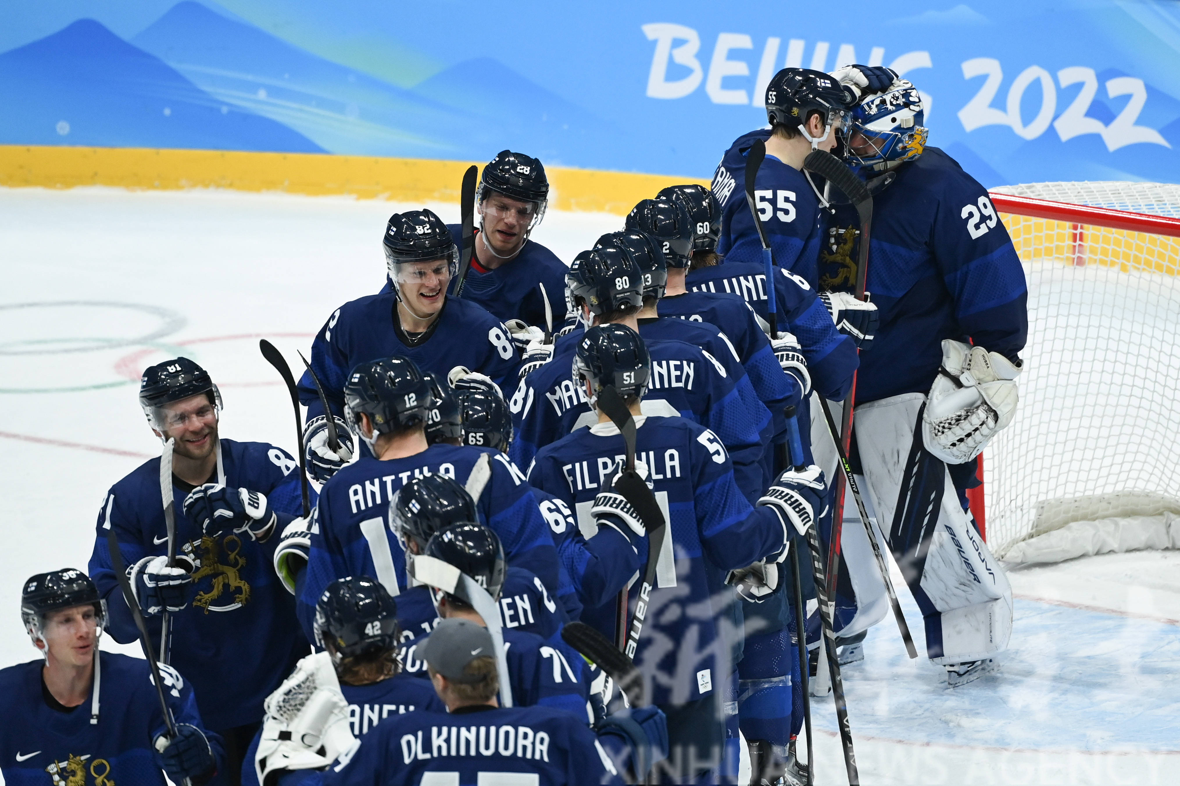 PG平台-芬兰队球员夺冠领奖，精湛技艺令人叹服