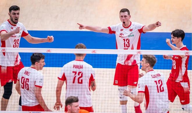 沙尔克队在比赛中夺得胜利积分领跑