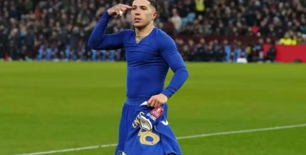 切尔西主教练传授年轻队员经验