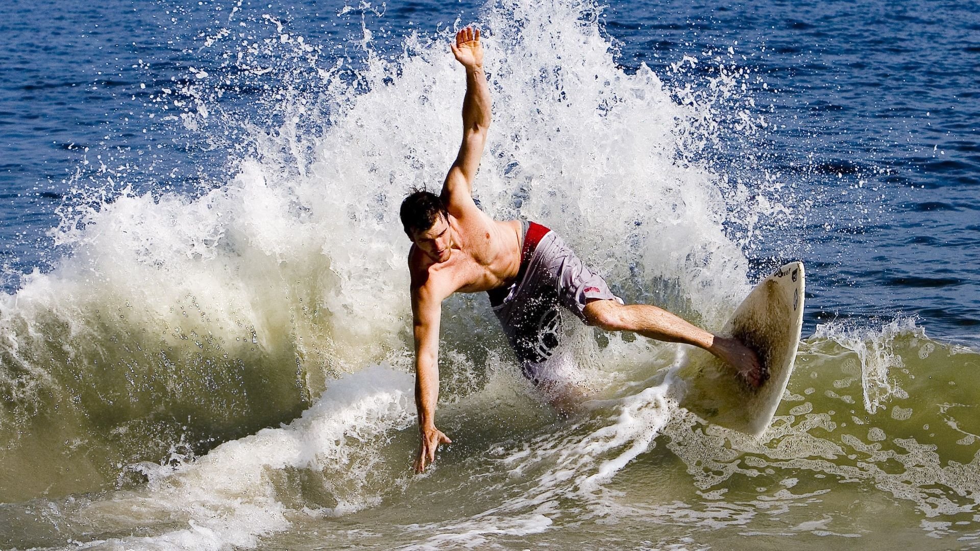 光影交错,许昕的锋芒照亮法国队完胜波兰之路