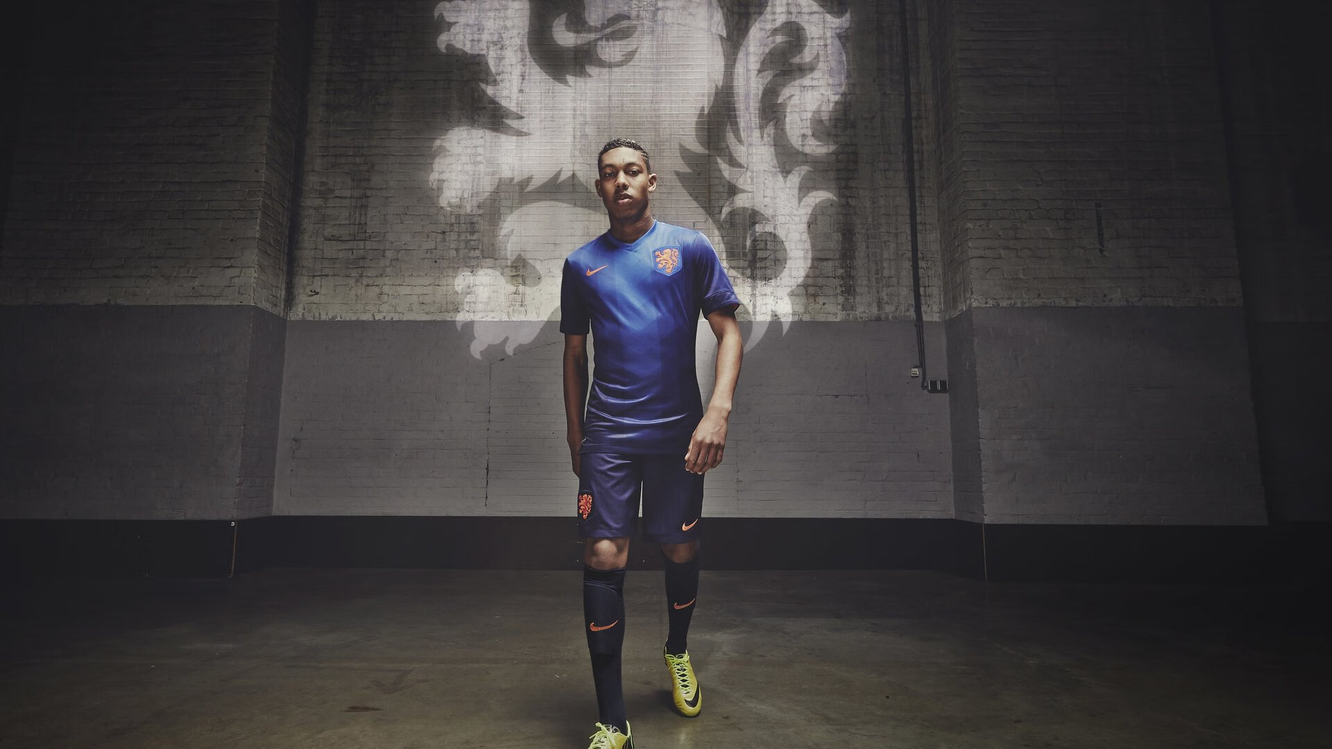 PG电子试玩官网-幽灵战车与独行骑士，当威廉姆斯的阴影笼罩红牛二队，诺里斯在聚光灯下加冕